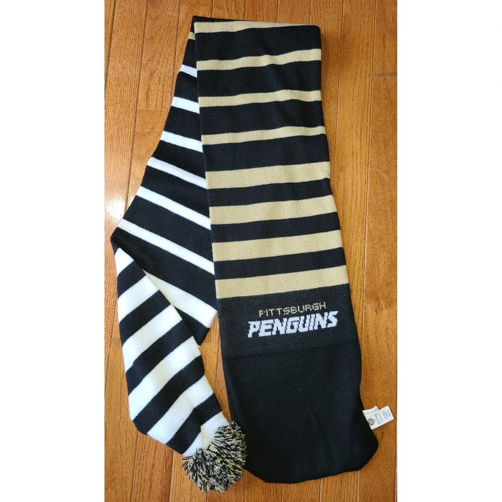 NWOT Forever Collectibles Pittsburgh Penguins NHL Hockey Colors Knit‎ Scarf